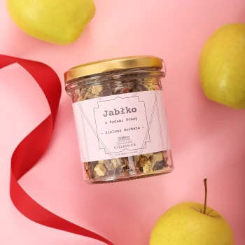 Zielona herbata z jabłkiem i pąkami sosny